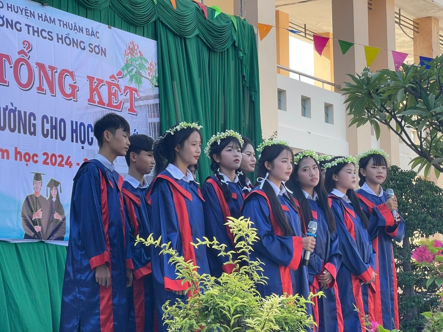 Le-truong-thanh-2024-2025-10.jpg