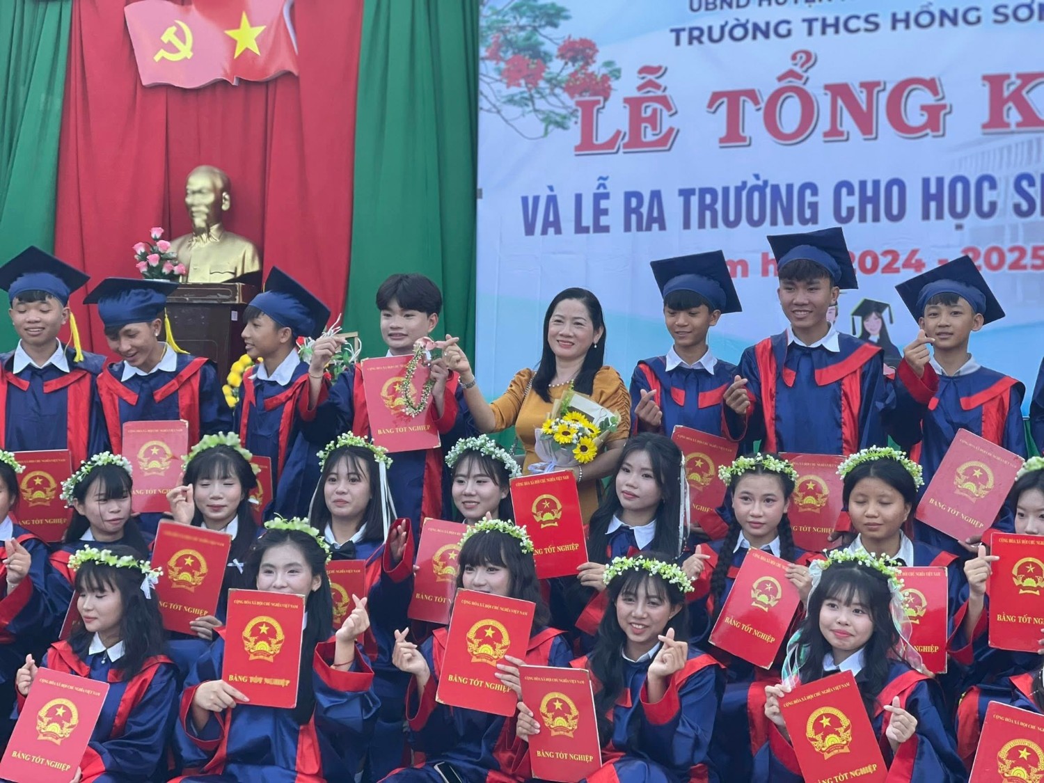 Le-truong-thanh-2024-2025-13.jpg