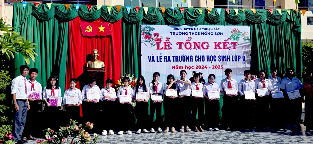 Tong-ket-nam-hoc-2024-2025-103.jpg