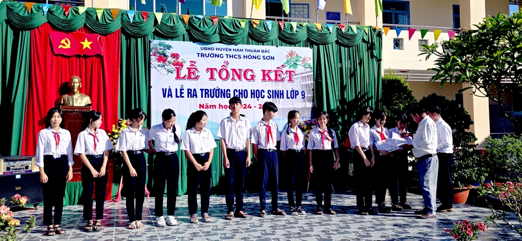 Tong-ket-nam-hoc-2024-2025-12.jpg
