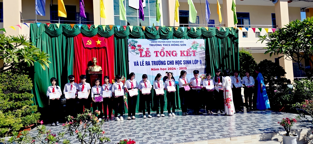 Tong-ket-nam-hoc-2024-2025-14.jpg