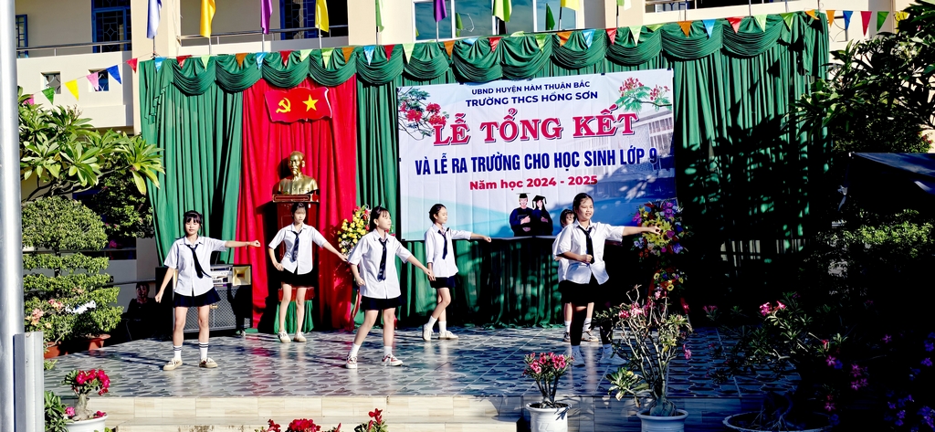 Tong-ket-nam-hoc-2024-2025-16.jpg