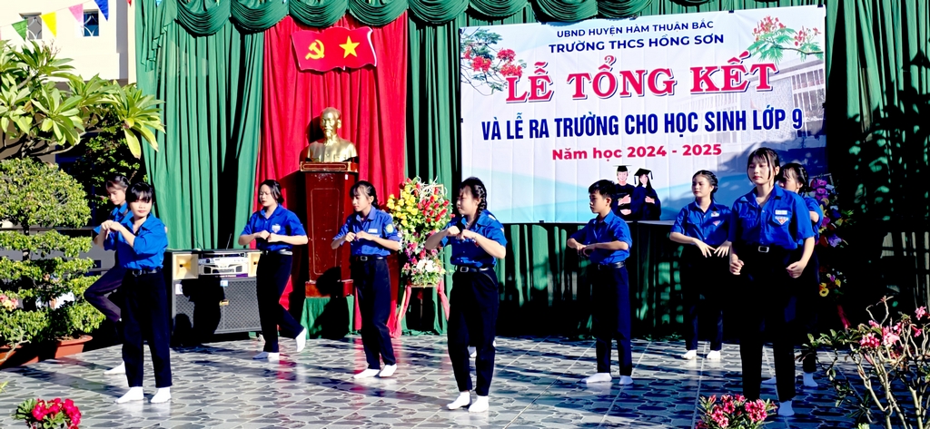 Tong-ket-nam-hoc-2024-2025-18.jpg
