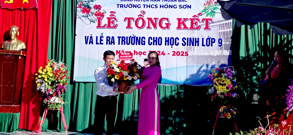 Tong-ket-nam-hoc-2024-2025-20.jpg