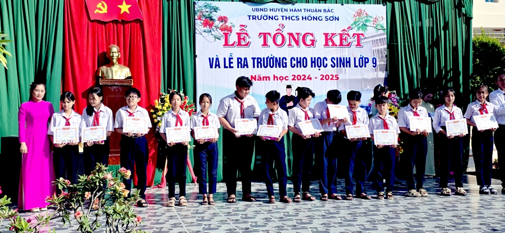Tong-ket-nam-hoc-2024-2025-6.jpg