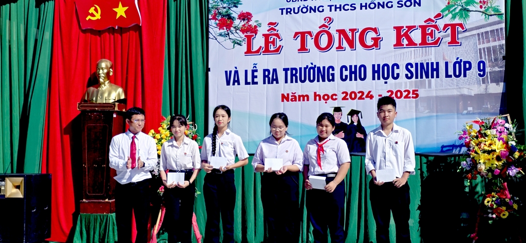 Tong-ket-nam-hoc-2024-2025-63.jpg