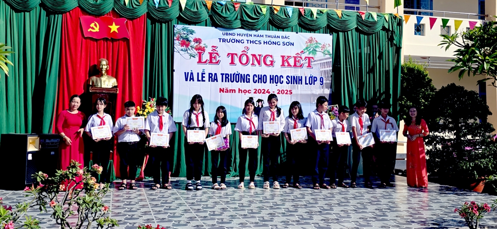 Tong-ket-nam-hoc-2024-2025-69.jpg