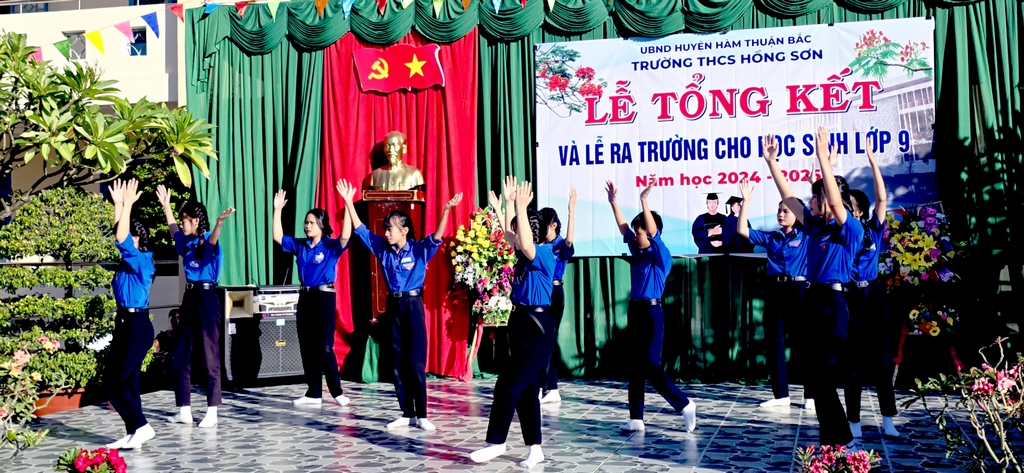 Tong-ket-nam-hoc-2024-2025-73.jpg