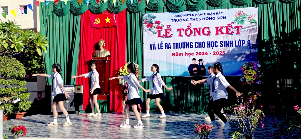 Tong-ket-nam-hoc-2024-2025-8.jpg