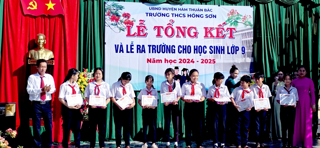 Tong-ket-nam-hoc-2024-2025-85.jpg