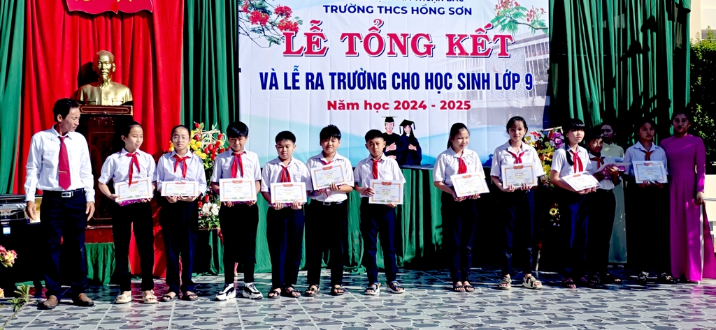 Tong-ket-nam-hoc-2024-2025-93.jpg