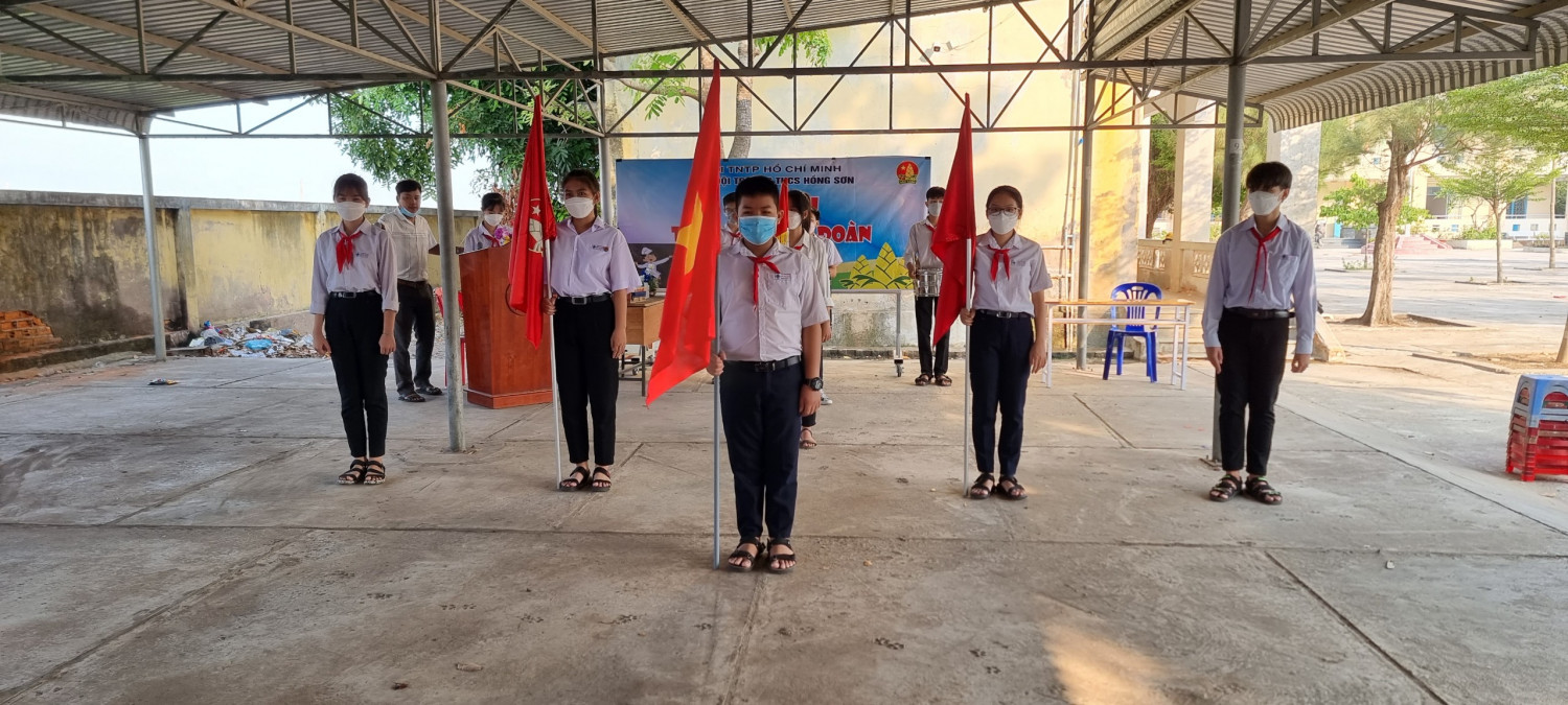 Sinh hoạt chủ điểm Tiến Bước Lên Đoàn