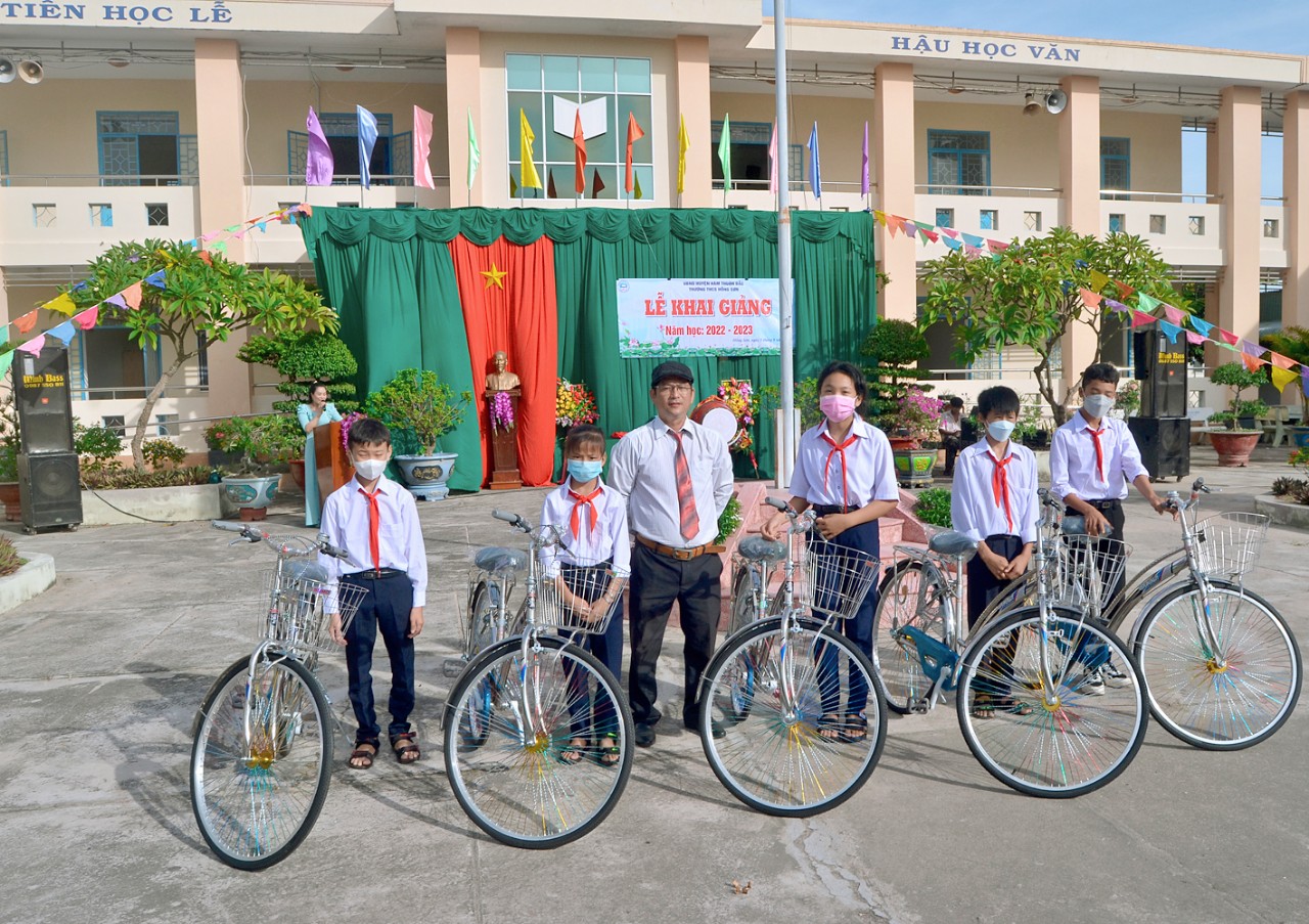 Tặng xe đạp