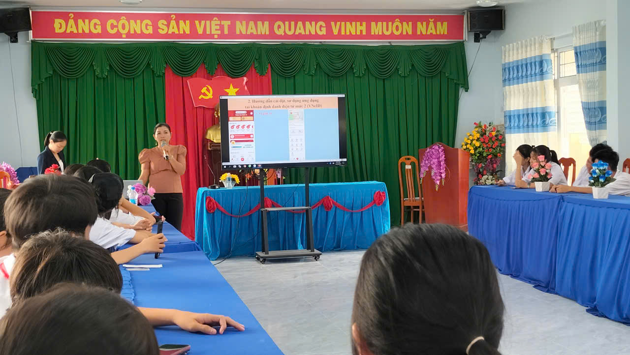 Tập huấn hỗ trợ tổ Công nghệ số (11)