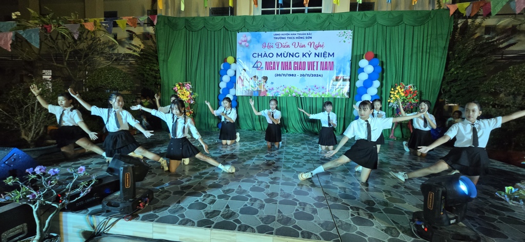 Văn nghệ 20/11/2024
