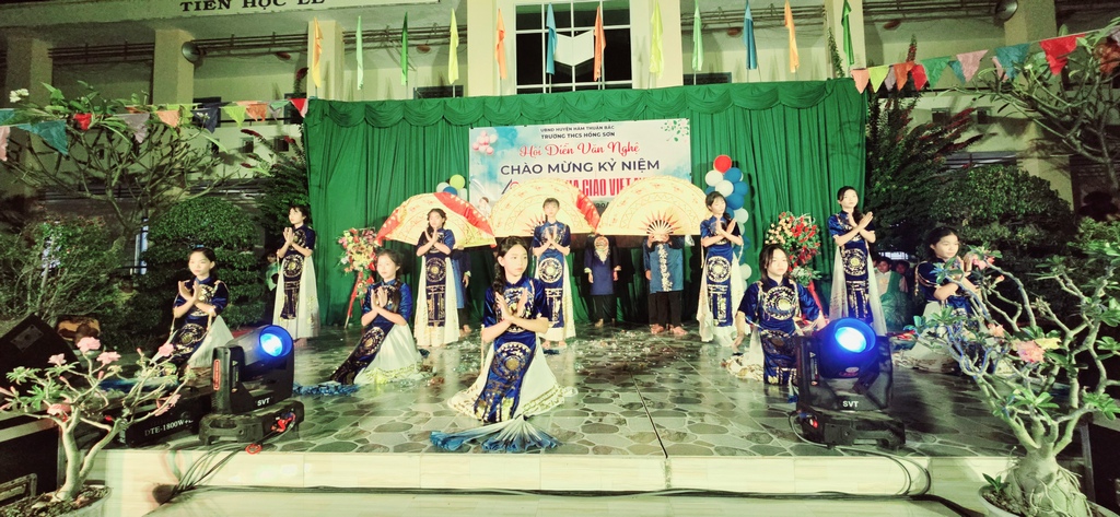 Văn nghệ 20/11/2024