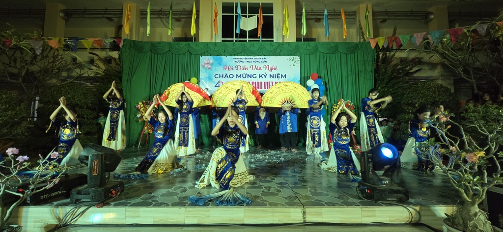 Văn nghệ 20/11/2024