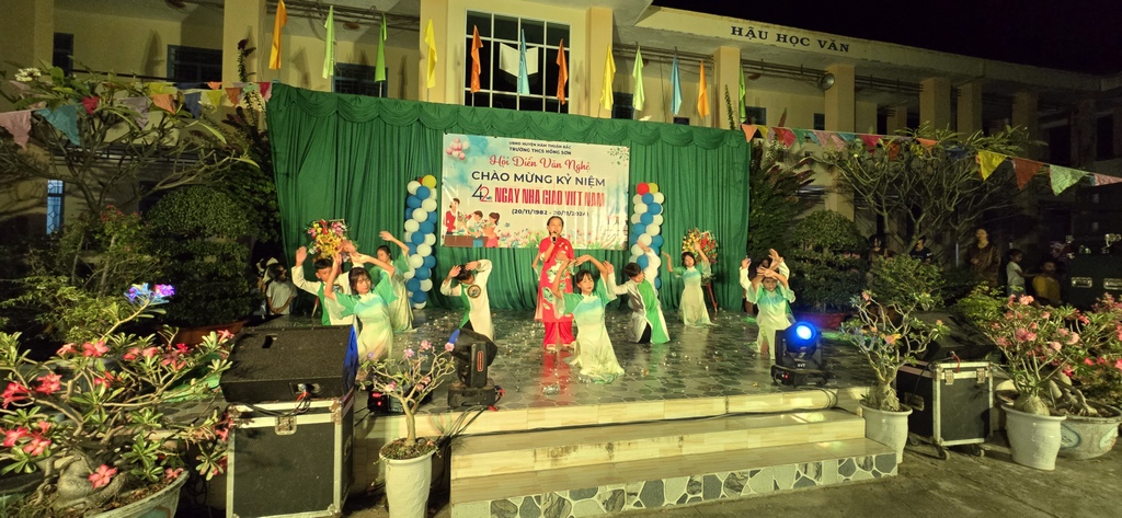 Văn nghệ 20/11/2024