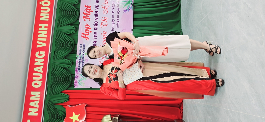 Lễ chia tay GV về hưu (cô Hoà), Năm học: 2024 - 2025