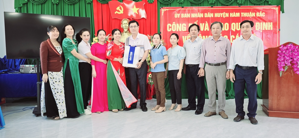 Lễ Công bố QĐ về công tác cán bộ, năm học: 2024 - 2025
