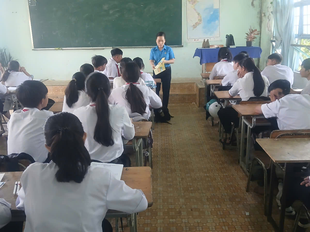 Trường Trung cấp Kinh tế - Kĩ thuật Bình Thuận gư vấn nghề. Năm học 2024 - 2025