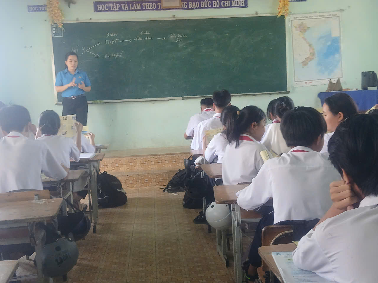 Trường Trung cấp Kinh tế - Kĩ thuật Bình Thuận gư vấn nghề. Năm học 2024 - 2025
