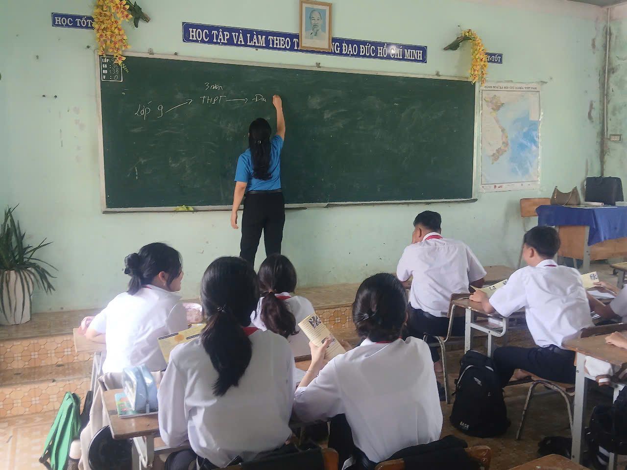 Trường Trung cấp Kinh tế - Kĩ thuật Bình Thuận gư vấn nghề. Năm học 2024 - 2025