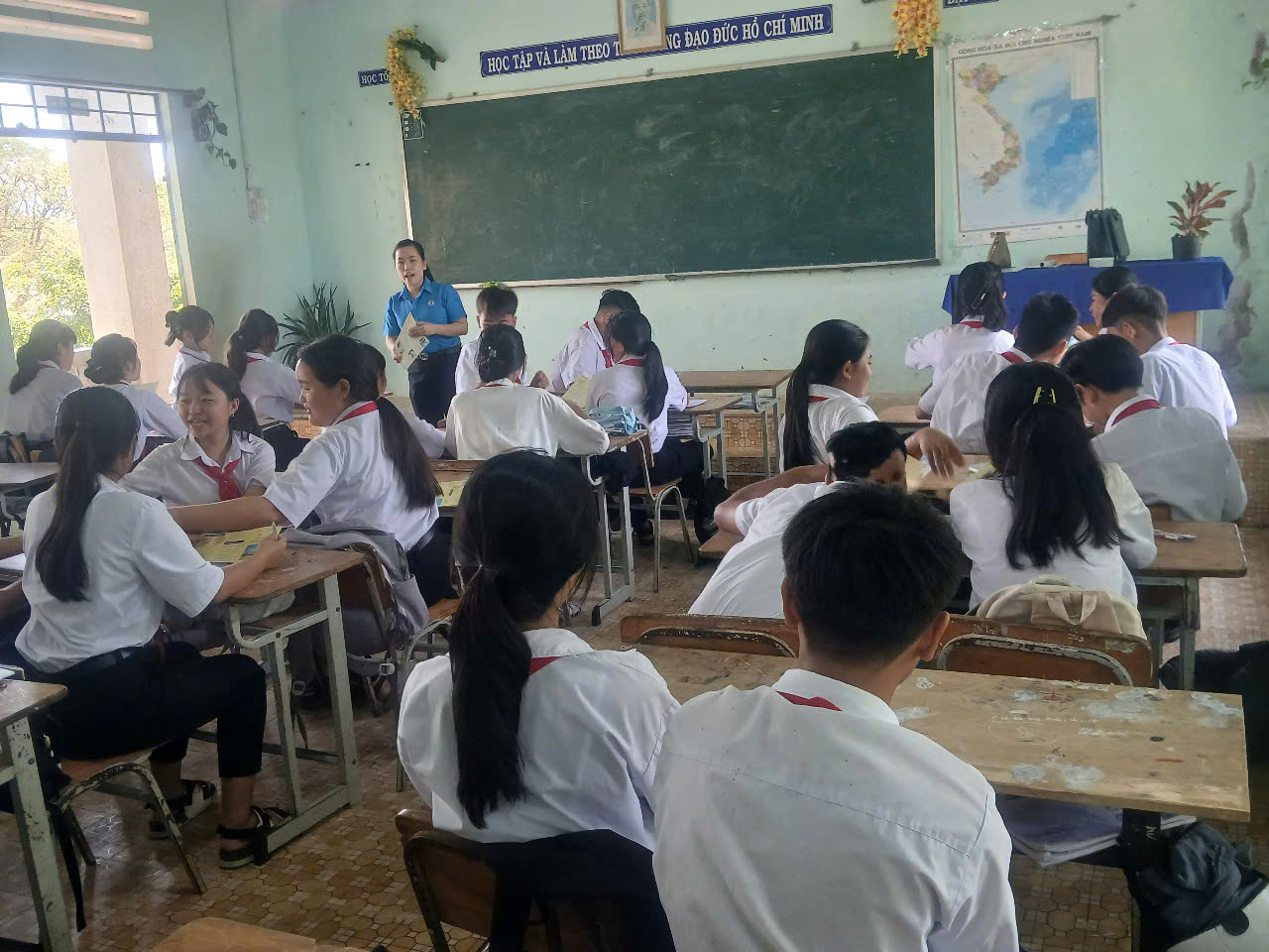Trường Trung cấp Kinh tế - Kĩ thuật Bình Thuận gư vấn nghề. Năm học 2024 - 2025