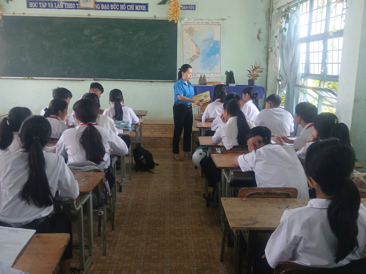 Trường Trung cấp Kinh tế - Kĩ thuật Bình Thuận gư vấn nghề. Năm học 2024 - 2025