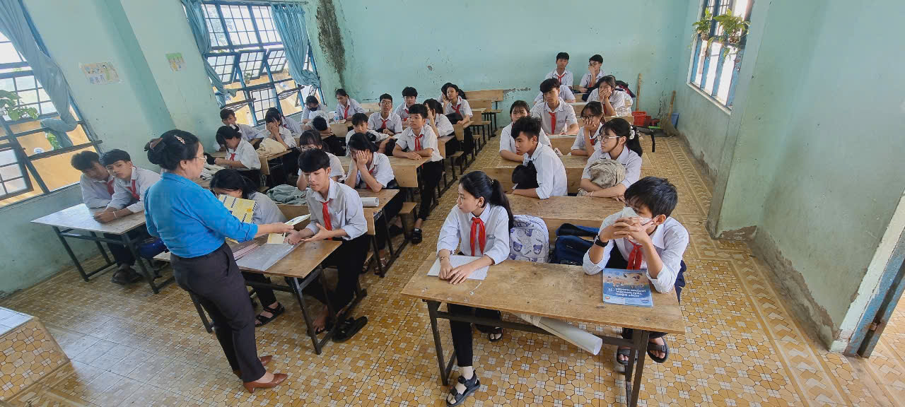 Trường Trung cấp Kinh tế - Kĩ thuật Bình Thuận gư vấn nghề. Năm học 2024 - 2025