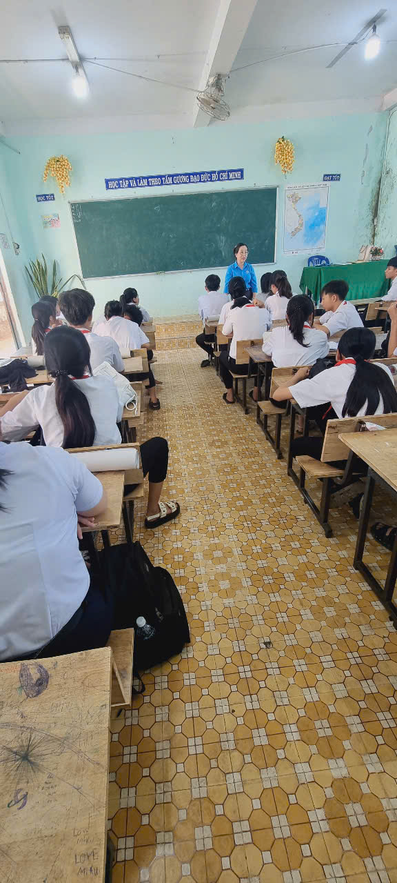 Trường Trung cấp Kinh tế - Kĩ thuật Bình Thuận gư vấn nghề. Năm học 2024 - 2025