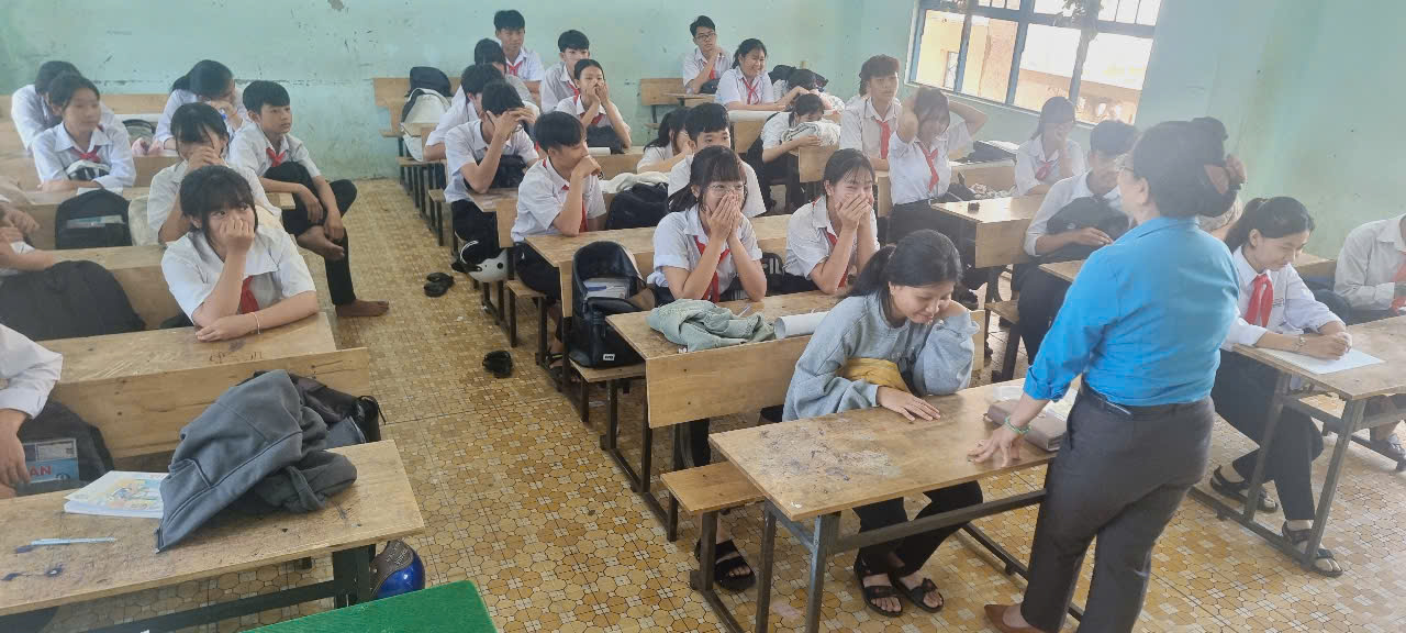 Trường Trung cấp Kinh tế - Kĩ thuật Bình Thuận gư vấn nghề. Năm học 2024 - 2025