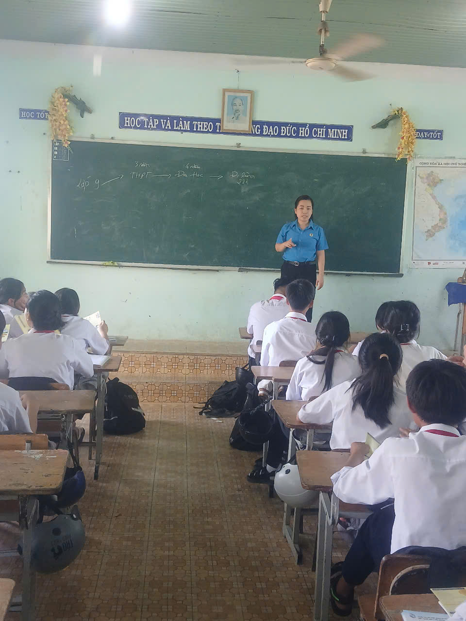 Trường Trung cấp Kinh tế - Kĩ thuật Bình Thuận gư vấn nghề. Năm học 2024 - 2025