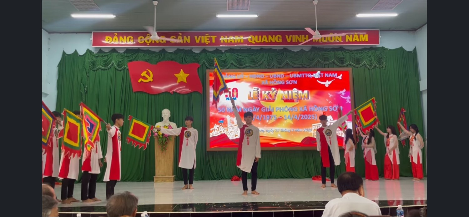 50-nam-giai-phong-Hong-Son-12.jpg