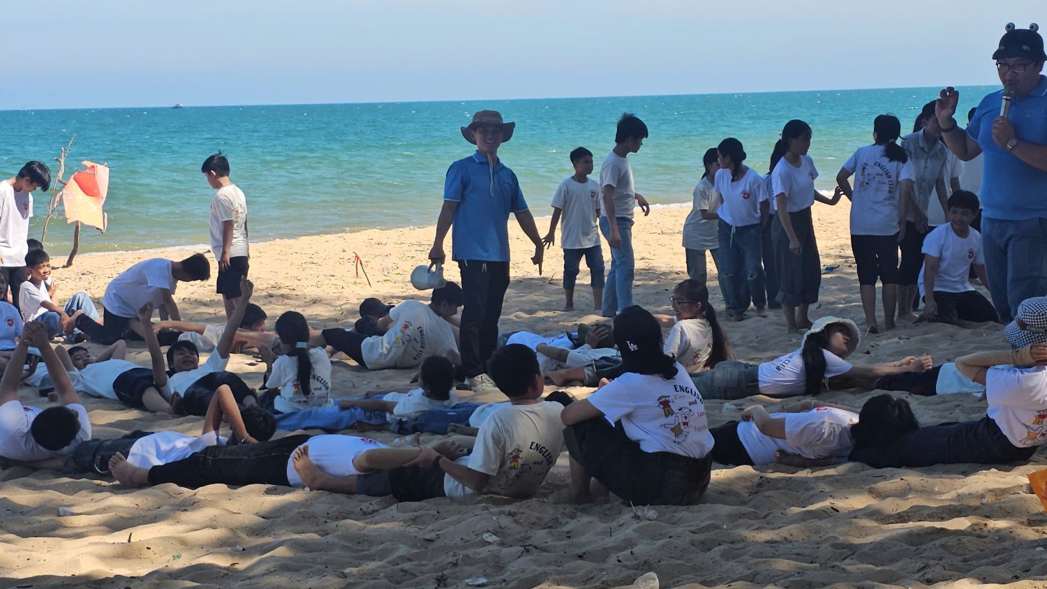 Sinh hoạt dã ngoại CLB Tiếng Anh 2024 - 2025