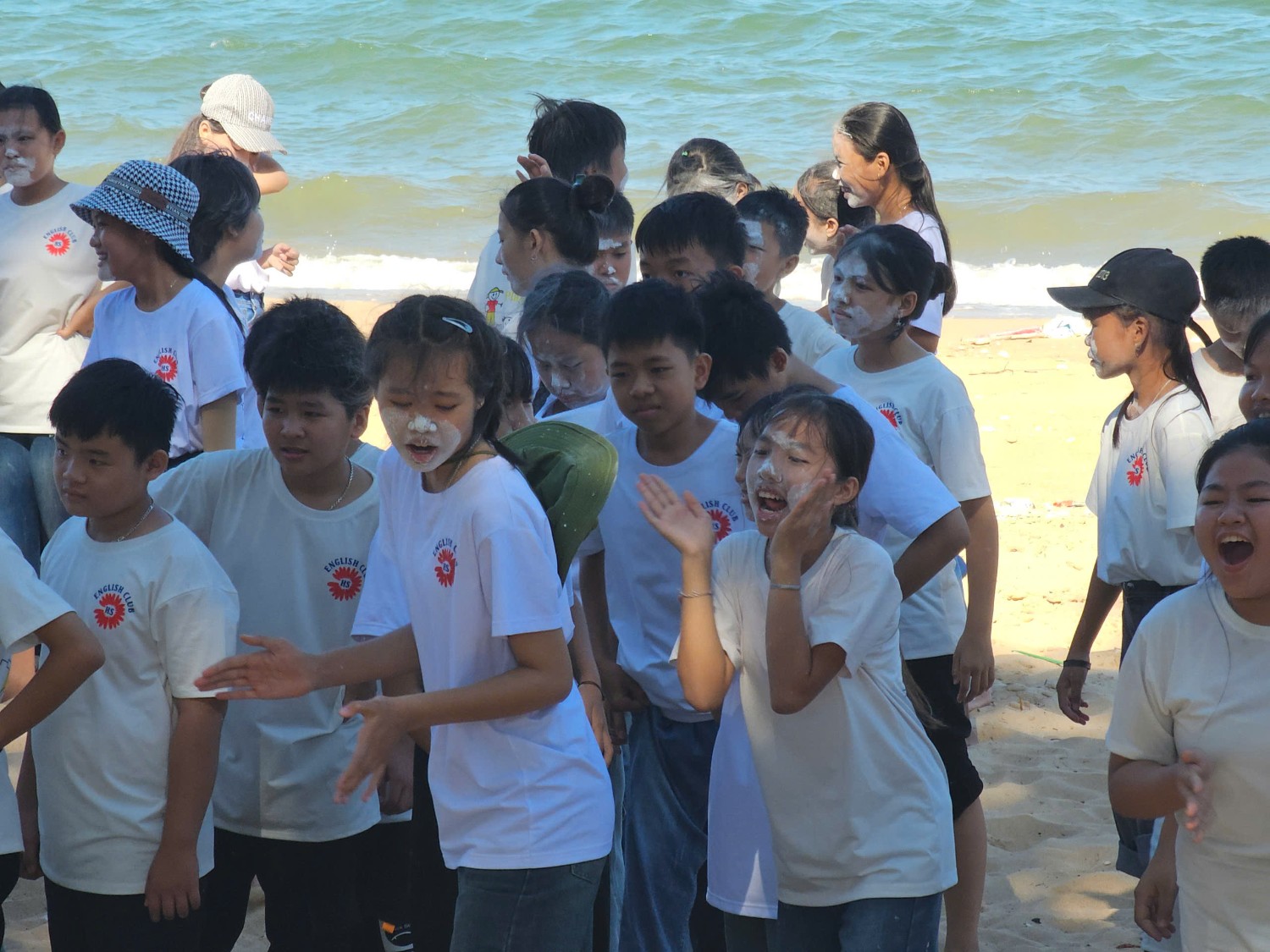 Sinh hoạt dã ngoại CLB Tiếng Anh 2024 - 2025