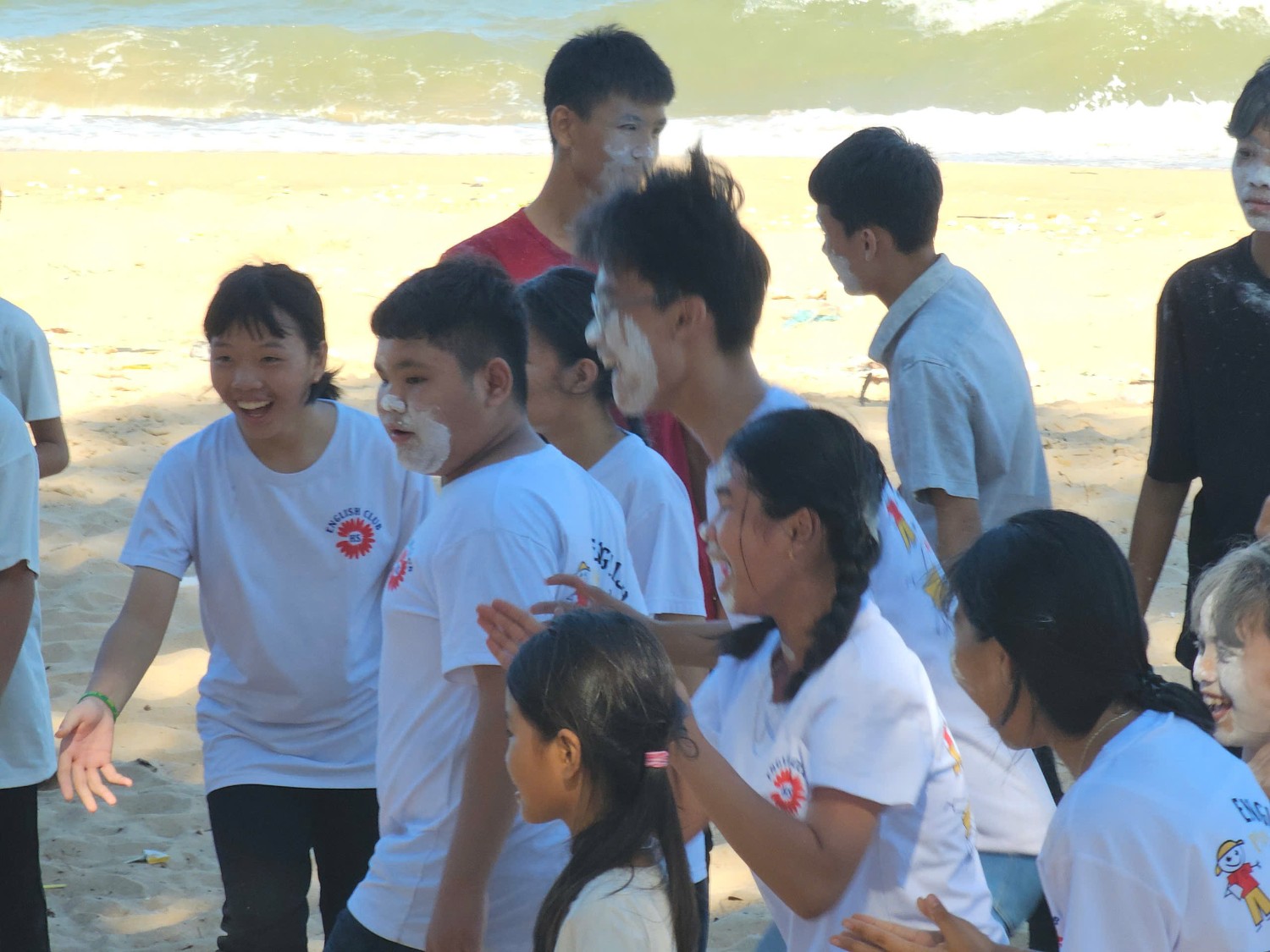 Sinh hoạt dã ngoại CLB Tiếng Anh 2024 - 2025