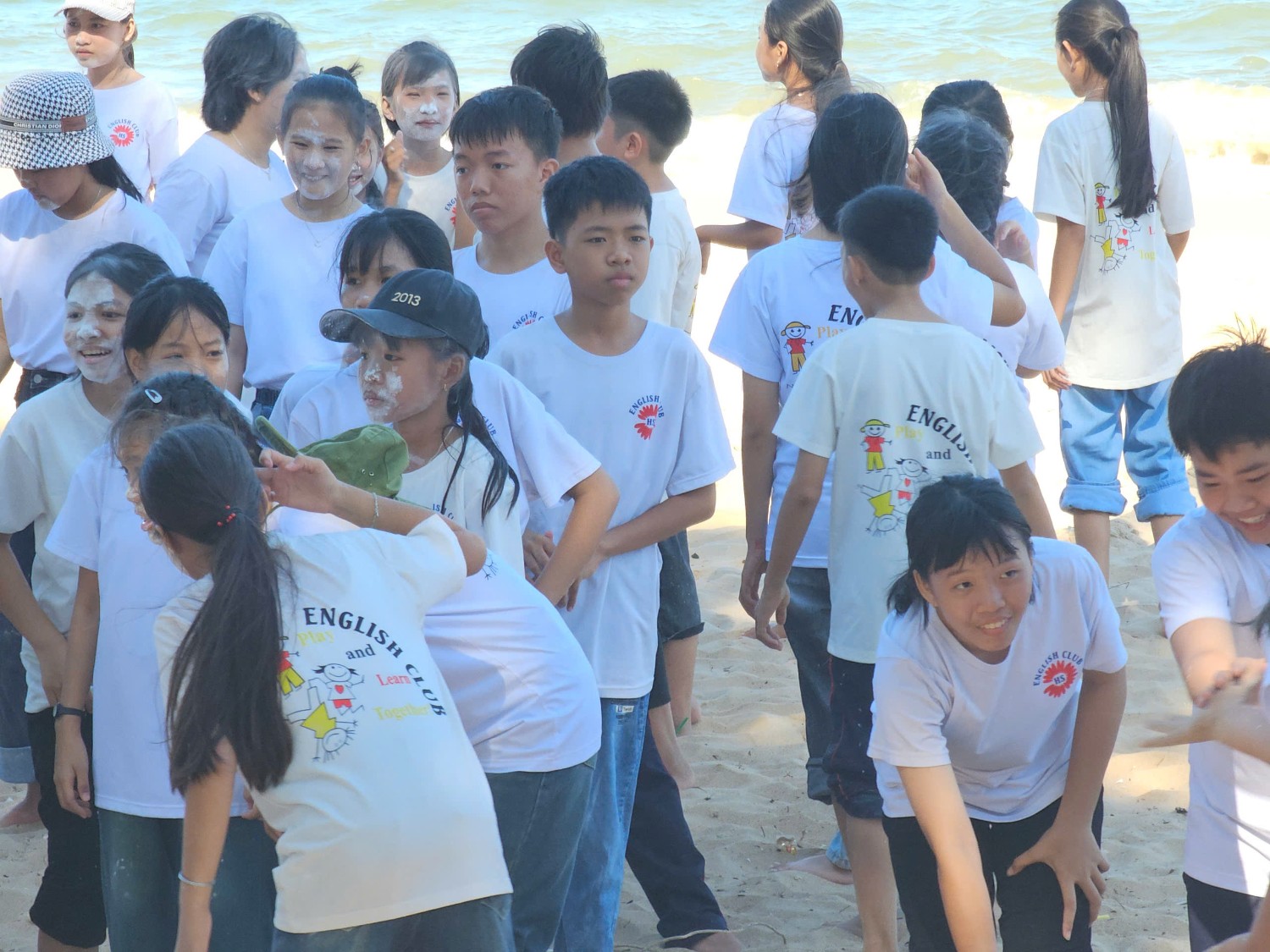 Sinh hoạt dã ngoại CLB Tiếng Anh 2024 - 2025