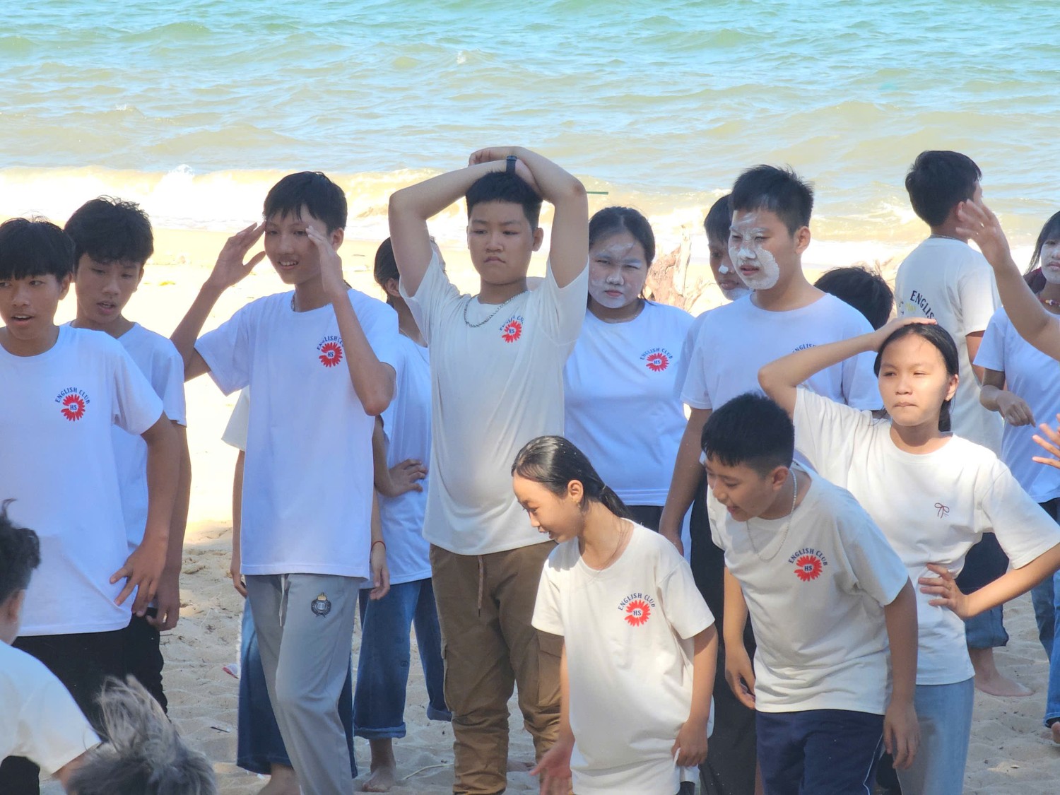 Sinh hoạt dã ngoại CLB Tiếng Anh 2024 - 2025