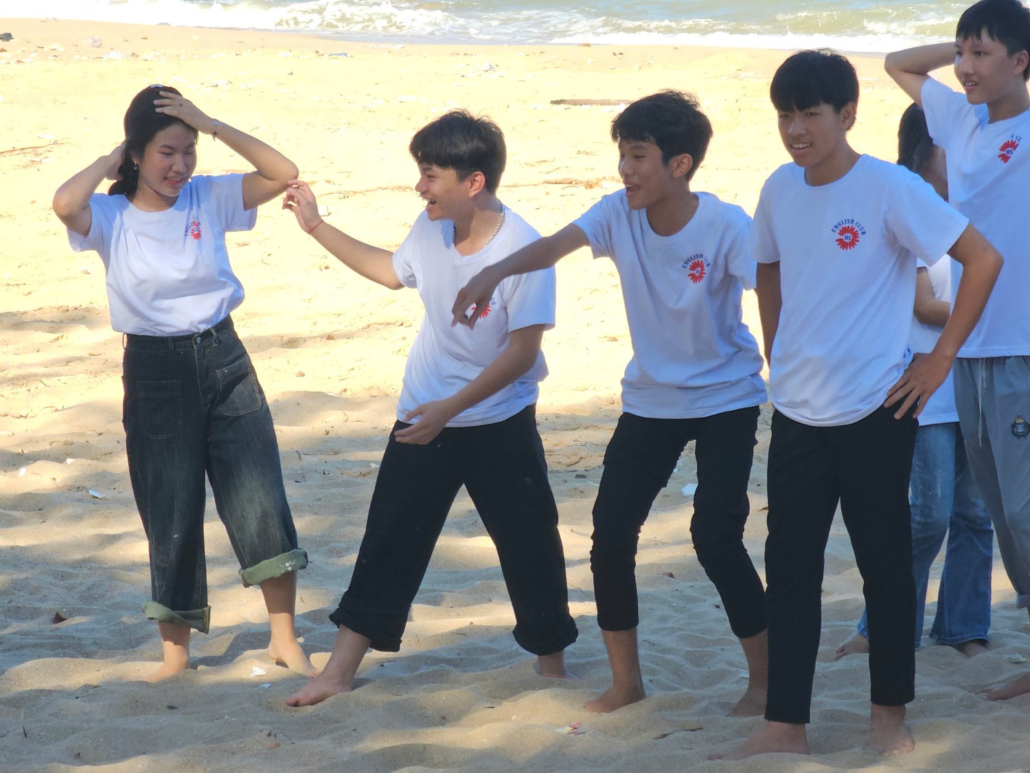 Sinh hoạt dã ngoại CLB Tiếng Anh 2024 - 2025