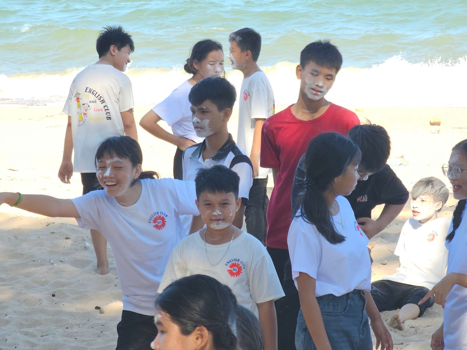 Sinh hoạt dã ngoại CLB Tiếng Anh 2024 - 2025