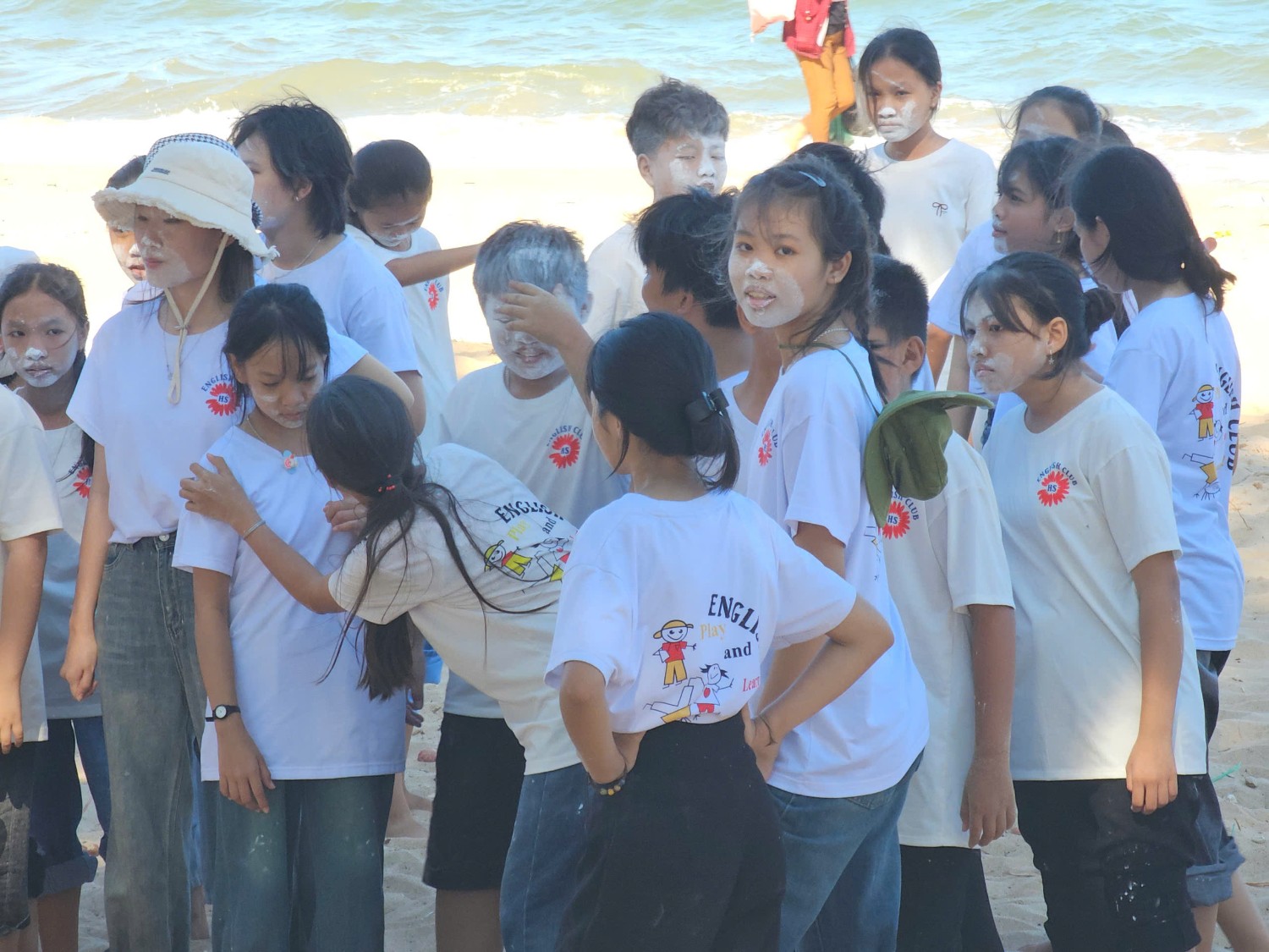 Sinh hoạt dã ngoại CLB Tiếng Anh 2024 - 2025