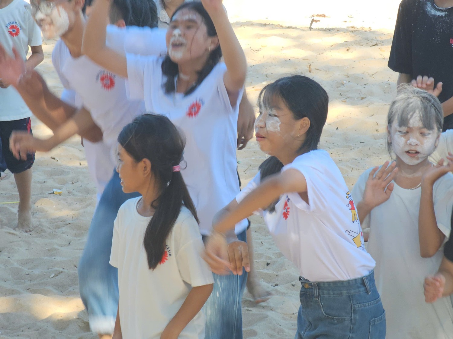 Sinh hoạt dã ngoại CLB Tiếng Anh 2024 - 2025