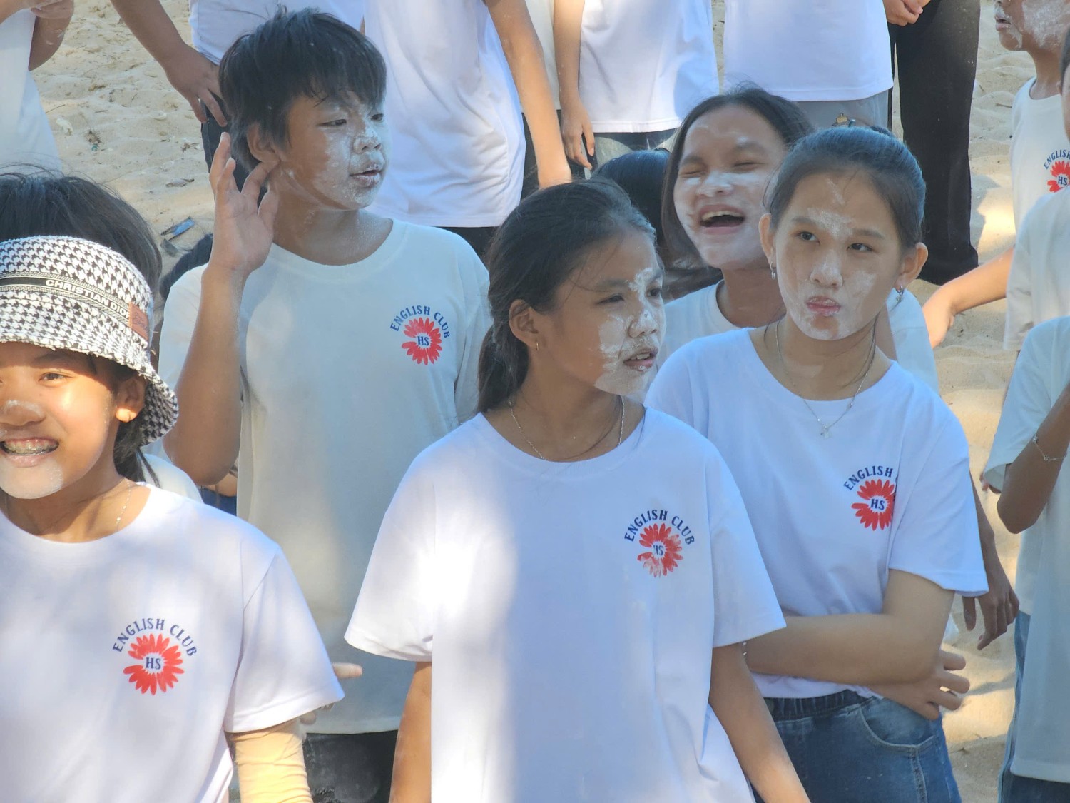 Sinh hoạt dã ngoại CLB Tiếng Anh 2024 - 2025