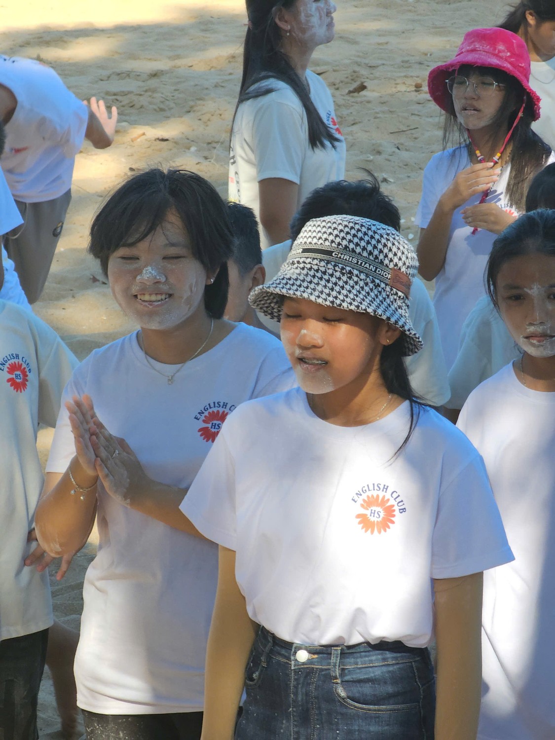 Sinh hoạt dã ngoại CLB Tiếng Anh 2024 - 2025