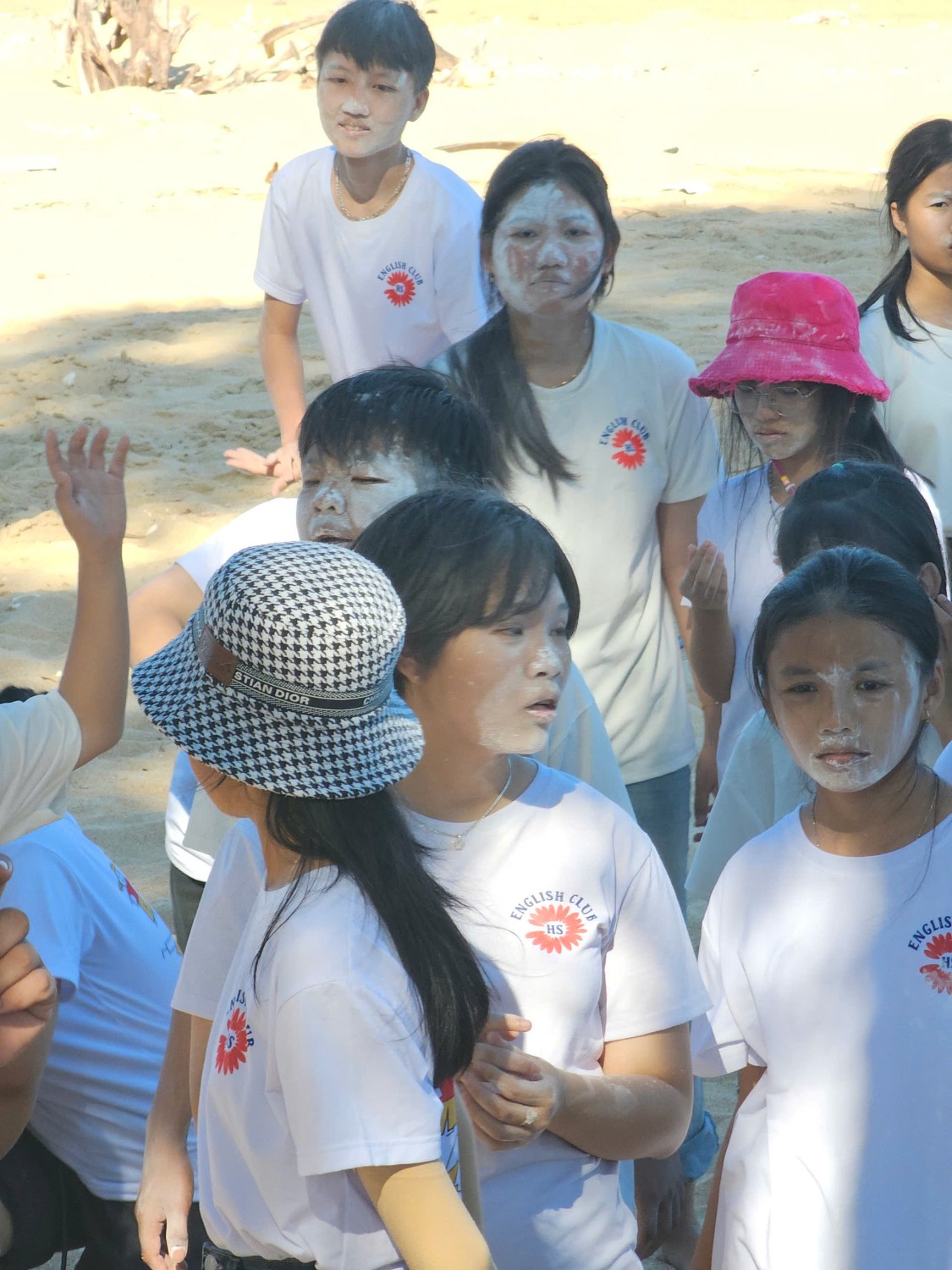 Sinh hoạt dã ngoại CLB Tiếng Anh 2024 - 2025