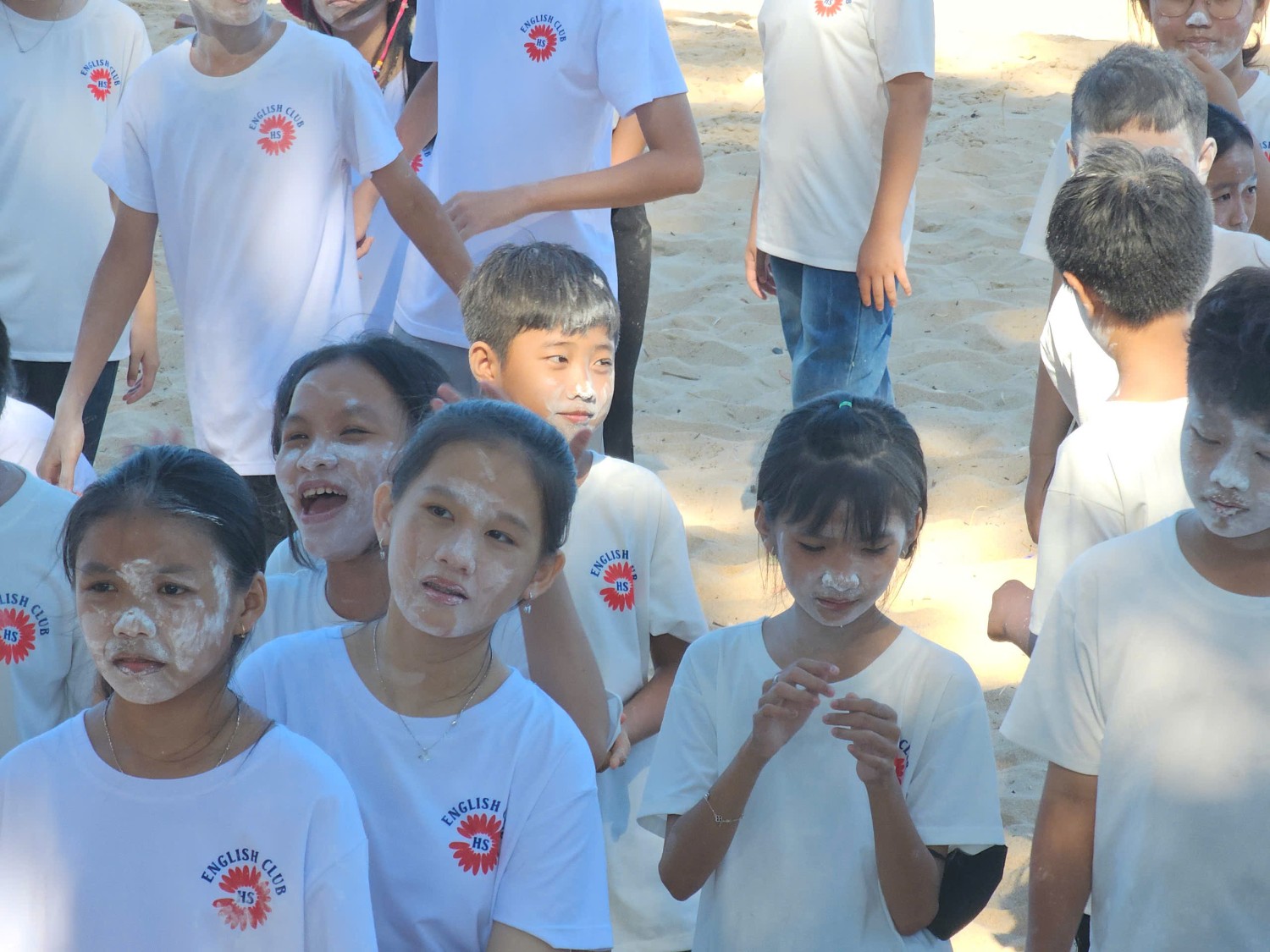 Sinh hoạt dã ngoại CLB Tiếng Anh 2024 - 2025