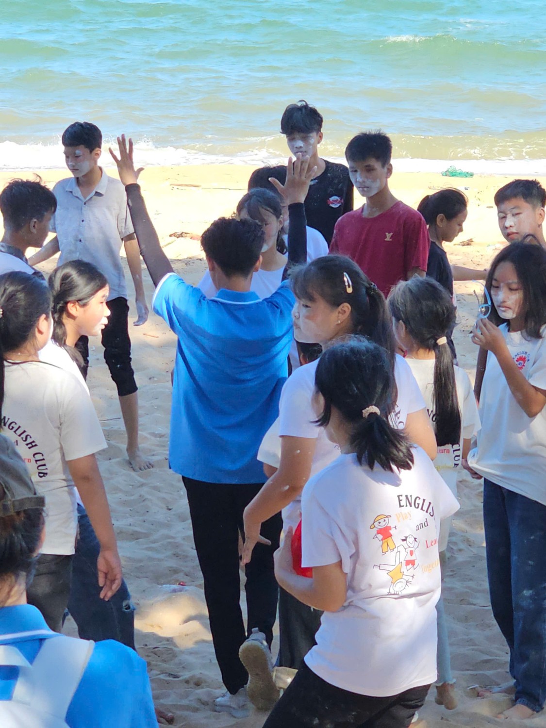 Sinh hoạt dã ngoại CLB Tiếng Anh 2024 - 2025