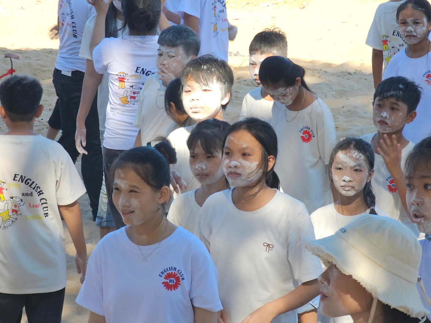 Sinh hoạt dã ngoại CLB Tiếng Anh 2024 - 2025