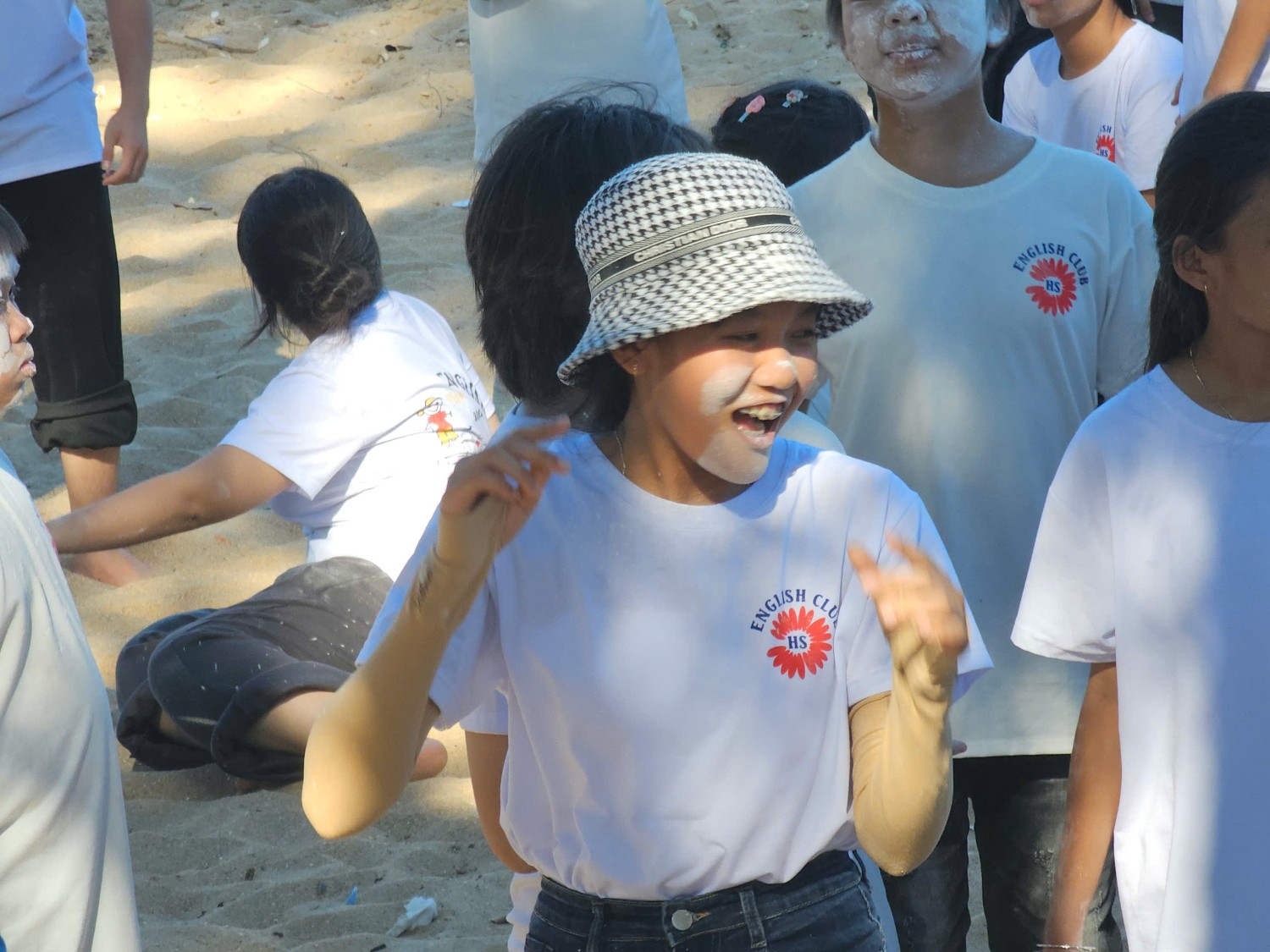 Sinh hoạt dã ngoại CLB Tiếng Anh 2024 - 2025